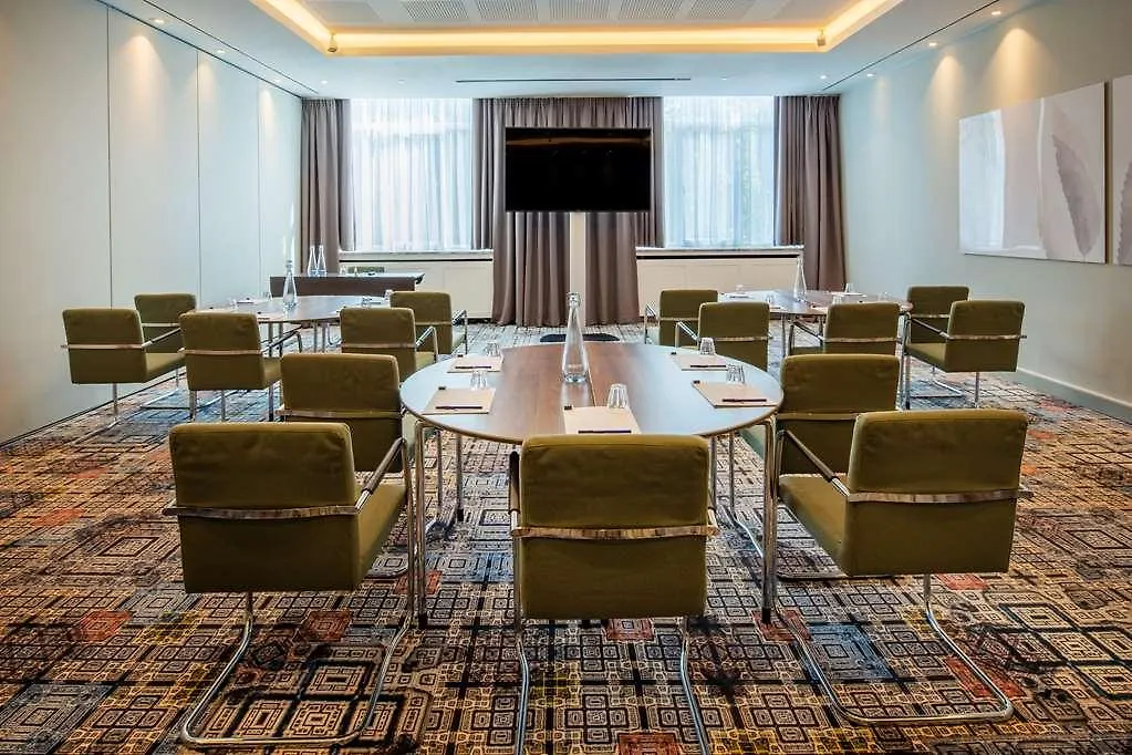 Saint-Josse-ten-Noode Doubletree By Hilton Brussels City 4*,